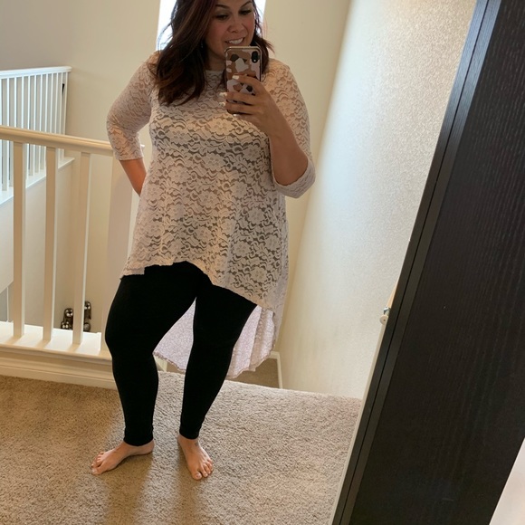 ❤️NEW S High Low Taupe Cream Lace Top - Picture 8 of 10